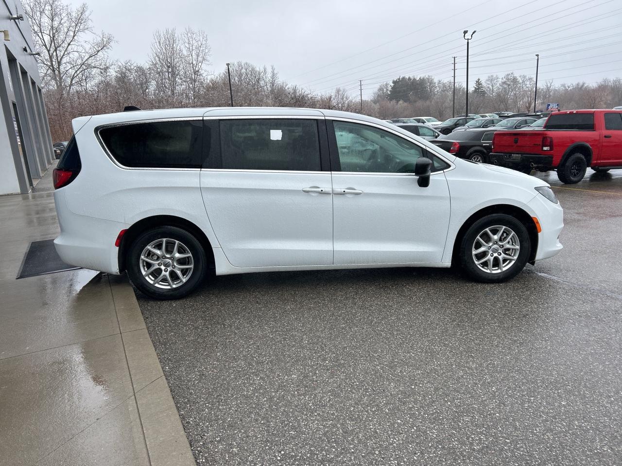 2024 Chrysler Grand Caravan SXT Photo