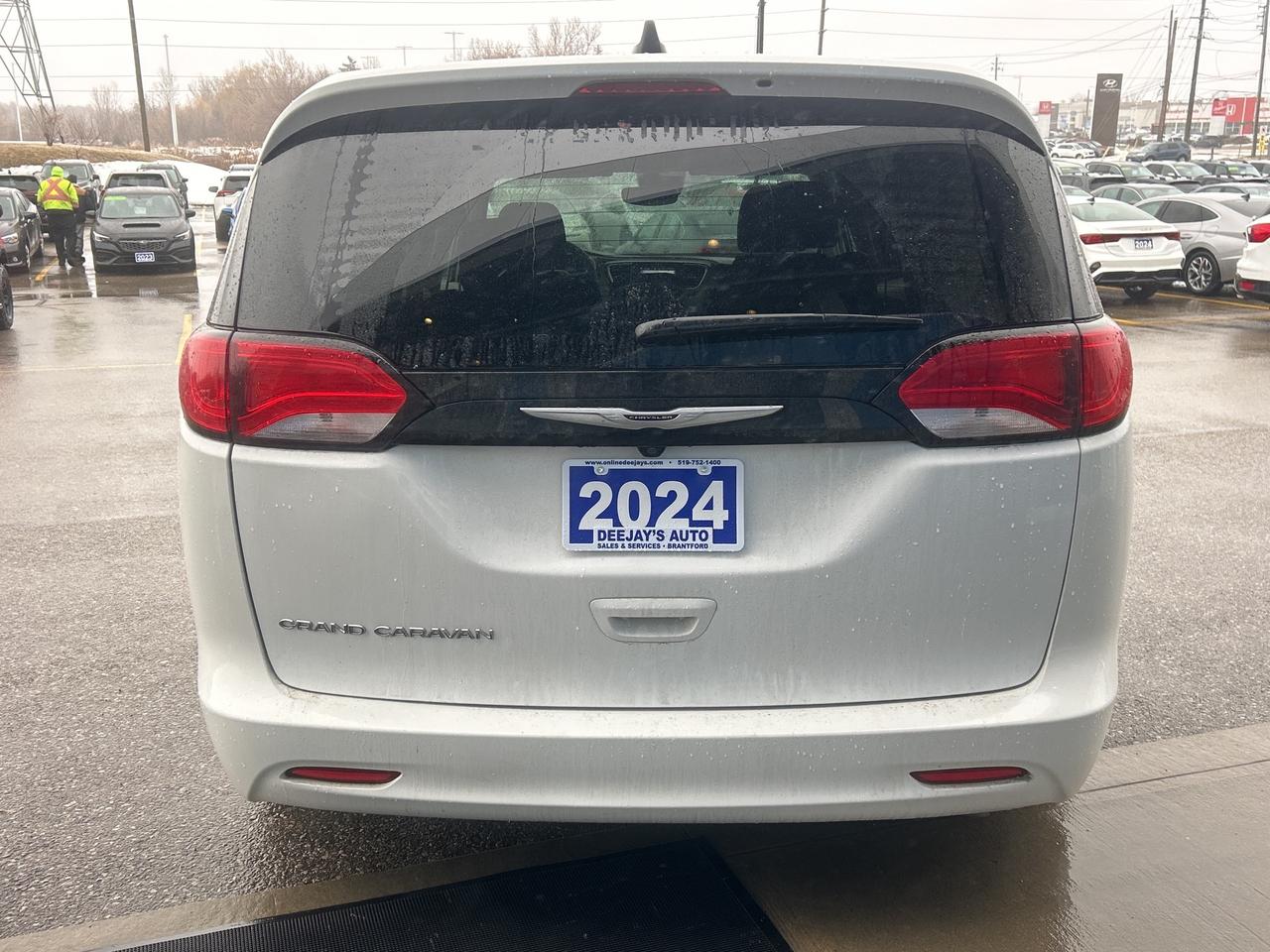 2024 Chrysler Grand Caravan SXT Photo3