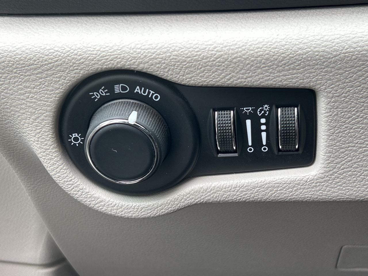 2024 Chrysler Grand Caravan SXT Photo
