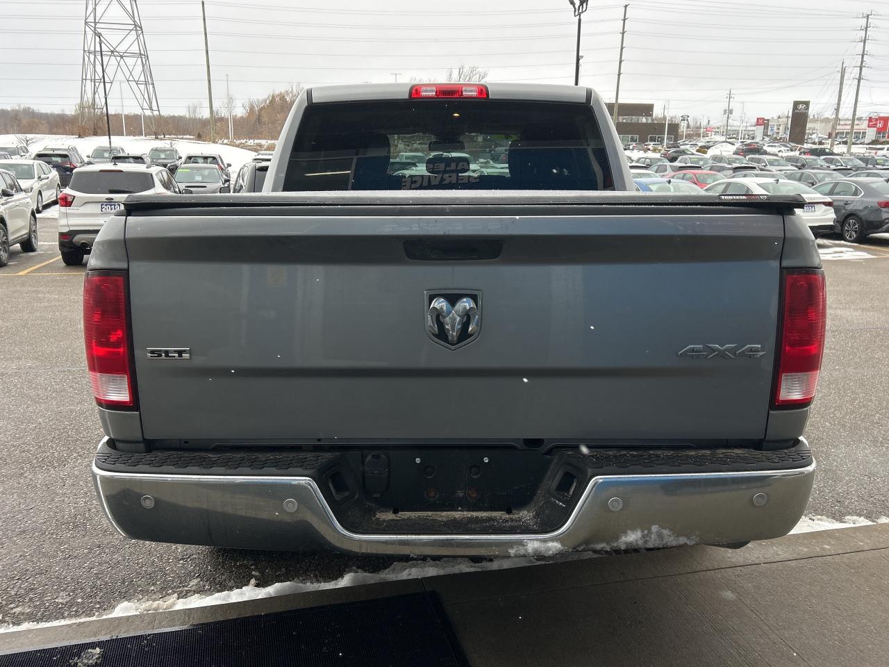 2022 RAM 1500 Classic SLT Crew Cab 5'7 Box   Clean Carfax Photo3