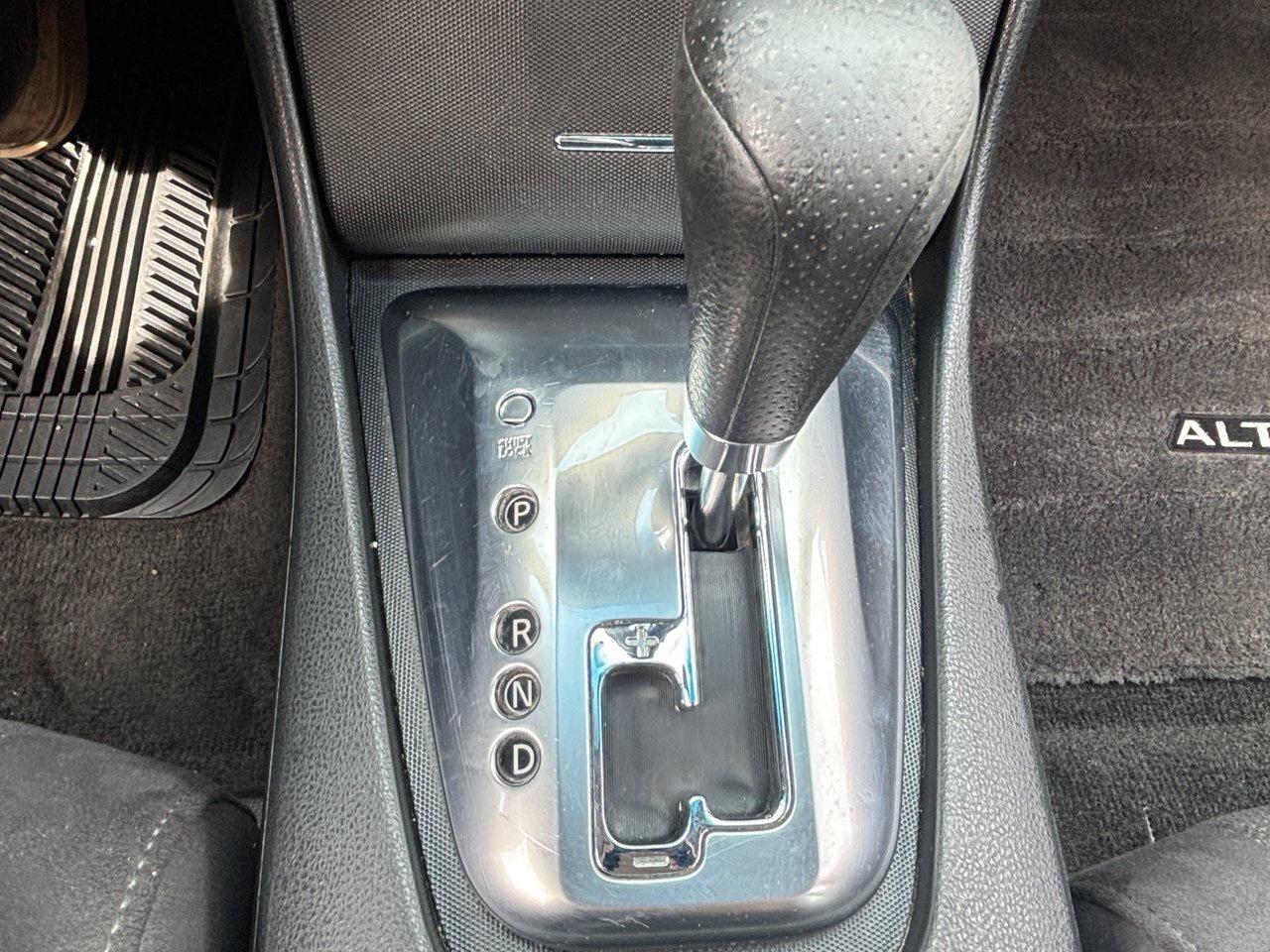 2011 Nissan Altima 2.5 S SAFETY INCLUDED Photo