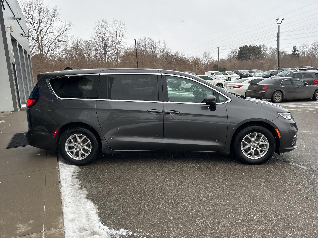 2023 Chrysler Pacifica Touring L   Leather   Nav   Automatic Doors   Stow Photo