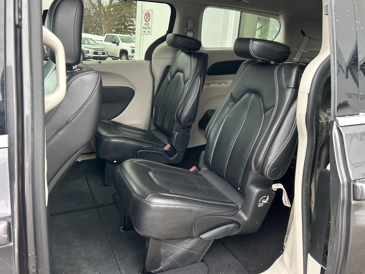 2023 Chrysler Pacifica Touring L   Leather   Nav   Automatic Doors   Stow Photo