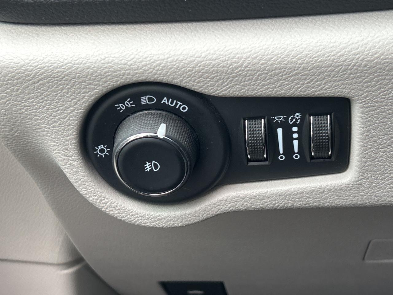 2023 Chrysler Pacifica Touring L   Leather   Nav   Automatic Doors   Stow Photo