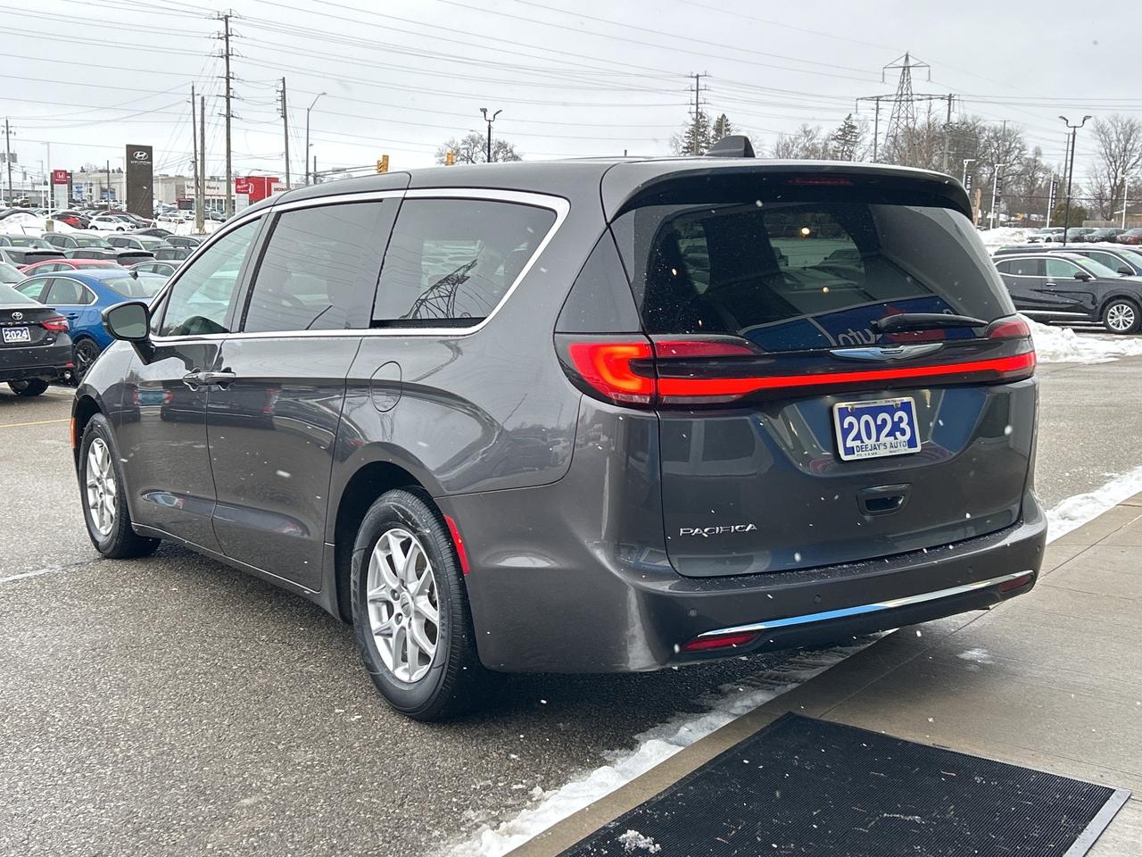 2023 Chrysler Pacifica Touring L   Leather   Nav   Automatic Doors   Stow Photo2