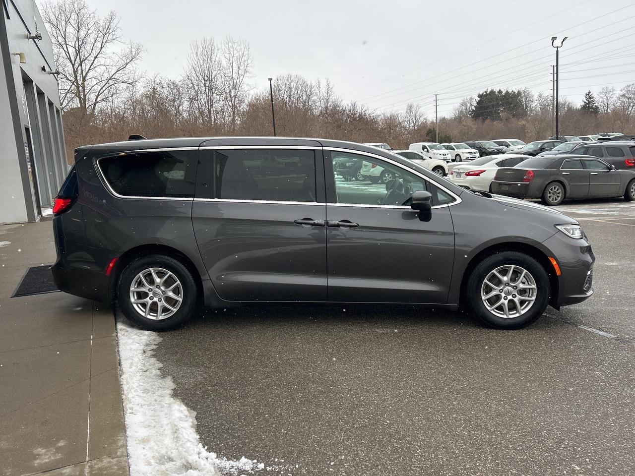 2023 Chrysler Pacifica Touring L   Leather   Nav   Automatic Doors   Stow Photo