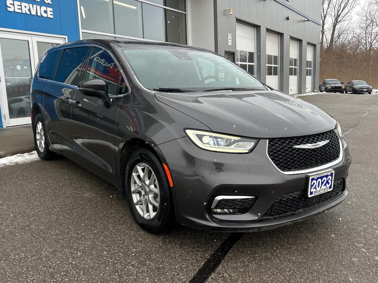 2023 Chrysler Pacifica Touring L   Leather   Nav   Automatic Doors   Stow Photo