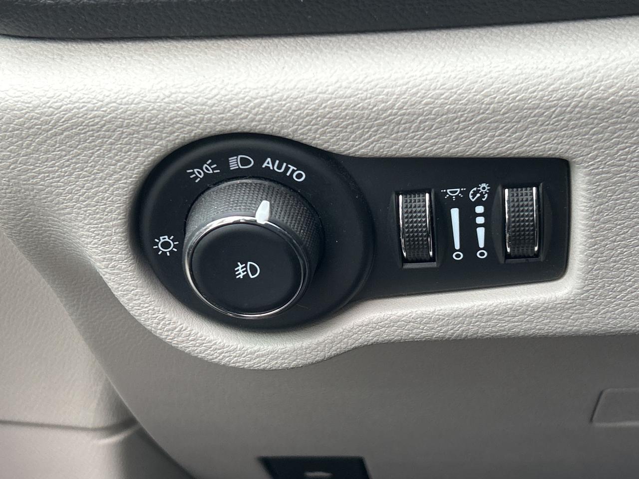 2023 Chrysler Pacifica Touring L   Leather   Nav   Automatic Doors   Stow Photo