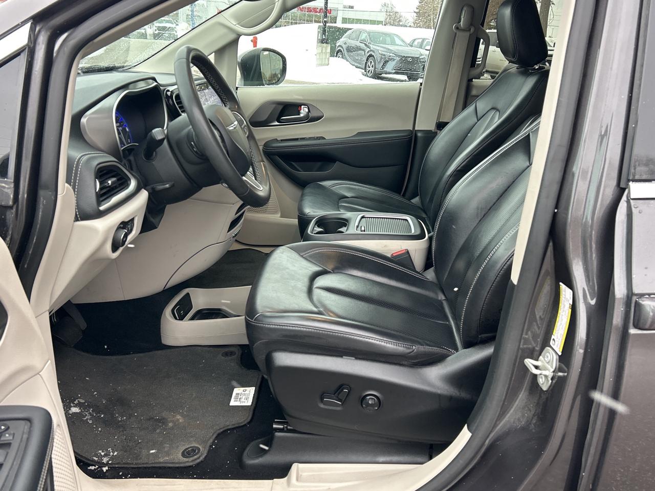 2023 Chrysler Pacifica Touring L   Leather   Nav   Automatic Doors   Stow Photo