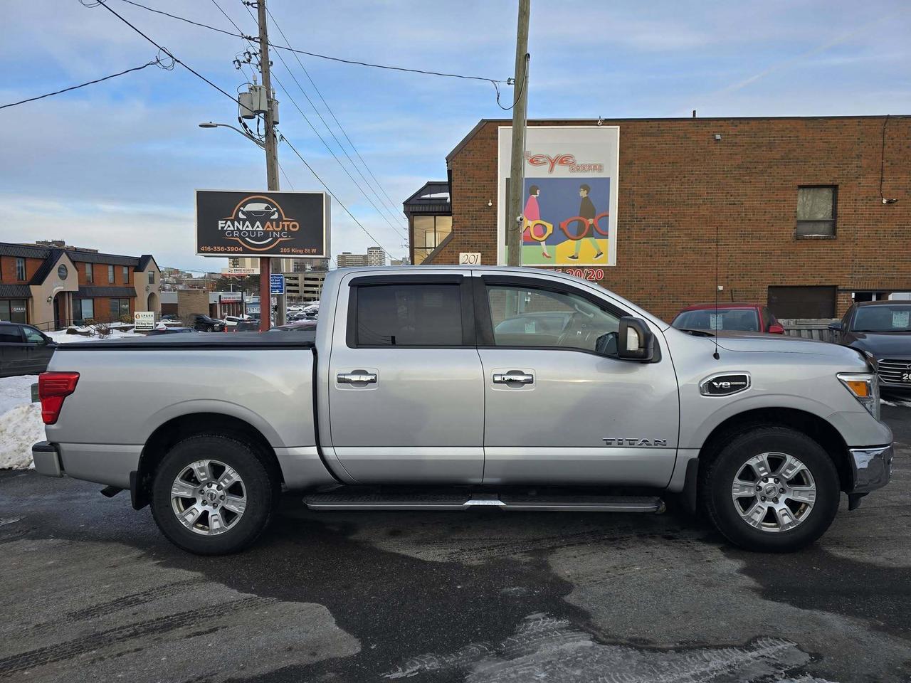 2017 Nissan Titan 4WD Crew Cab SV Photo