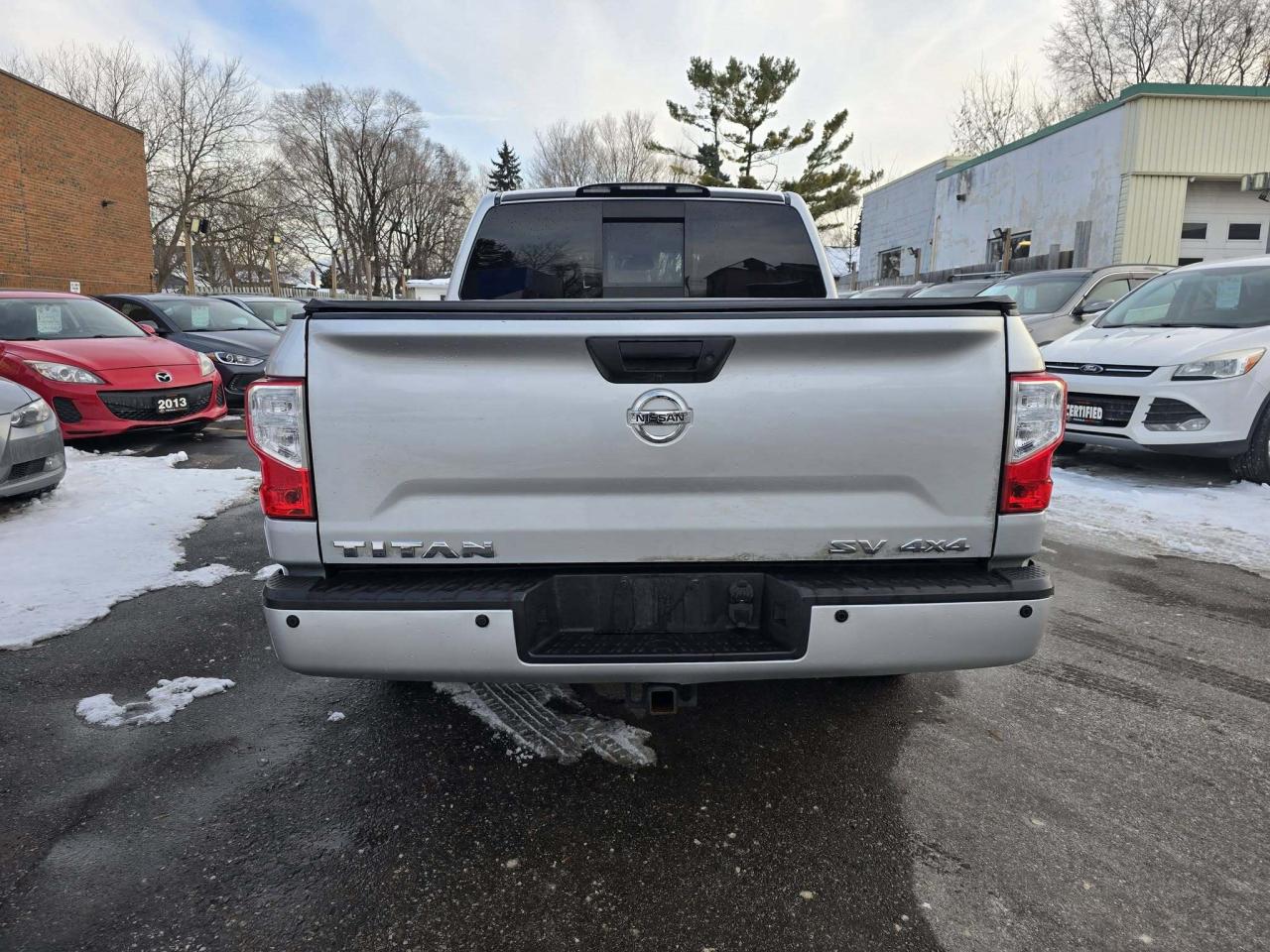 2017 Nissan Titan 4WD Crew Cab SV Photo