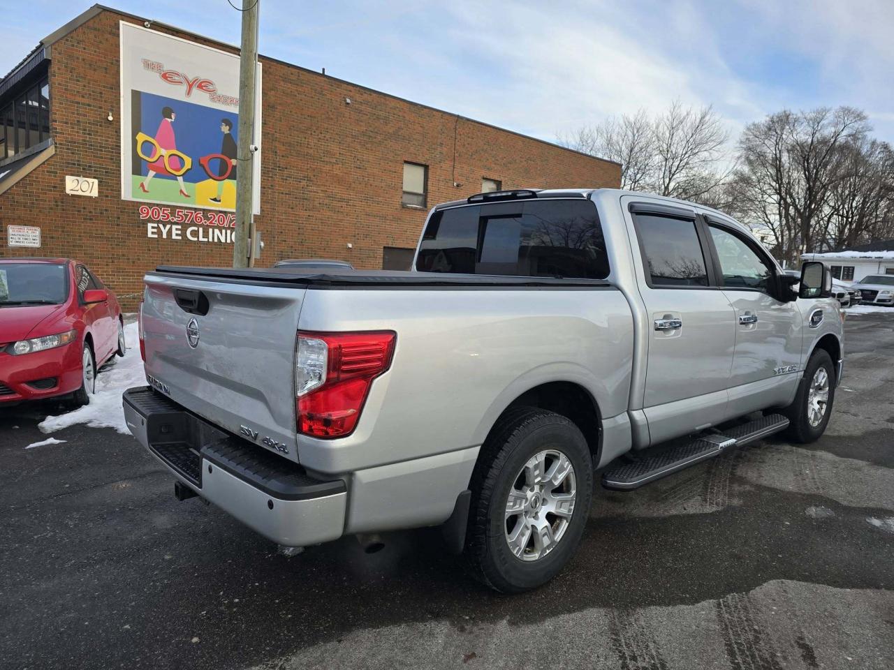 2017 Nissan Titan 4WD Crew Cab SV Photo