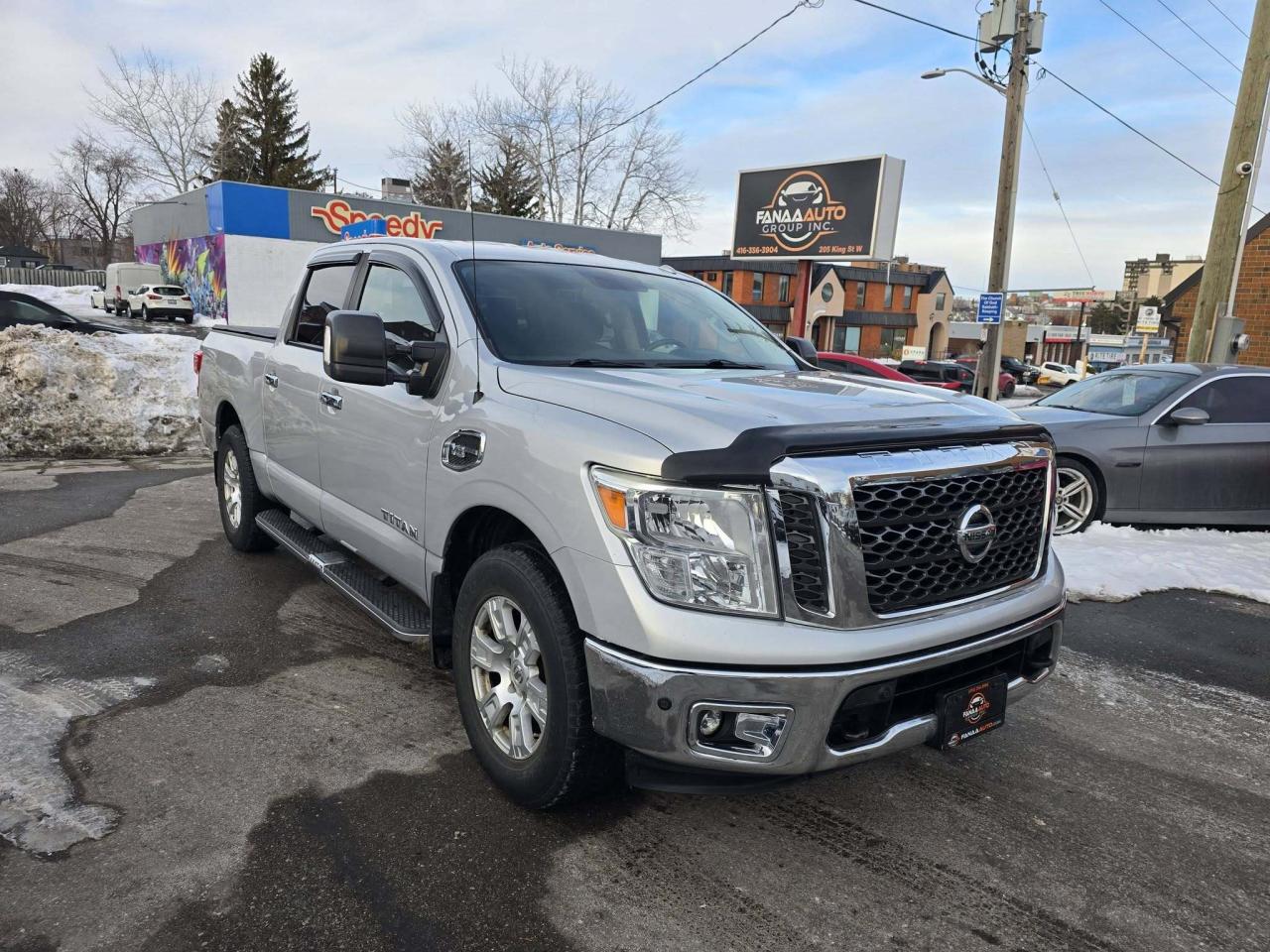 2017 Nissan Titan 4WD Crew Cab SV Photo0