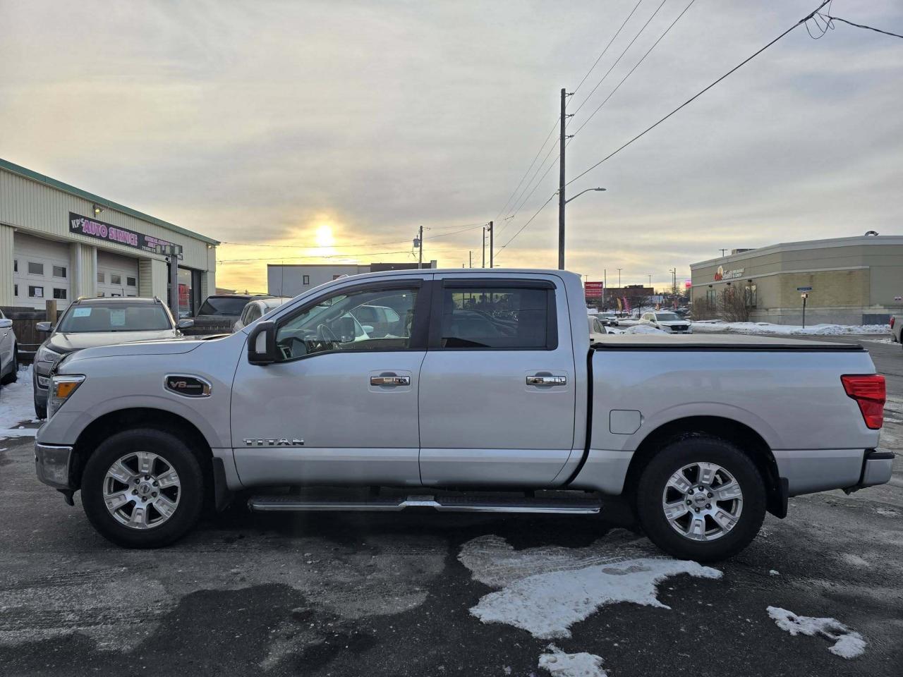 2017 Nissan Titan 4WD Crew Cab SV Photo