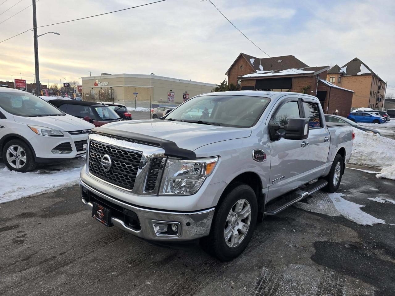 2017 Nissan Titan 4WD Crew Cab SV Photo