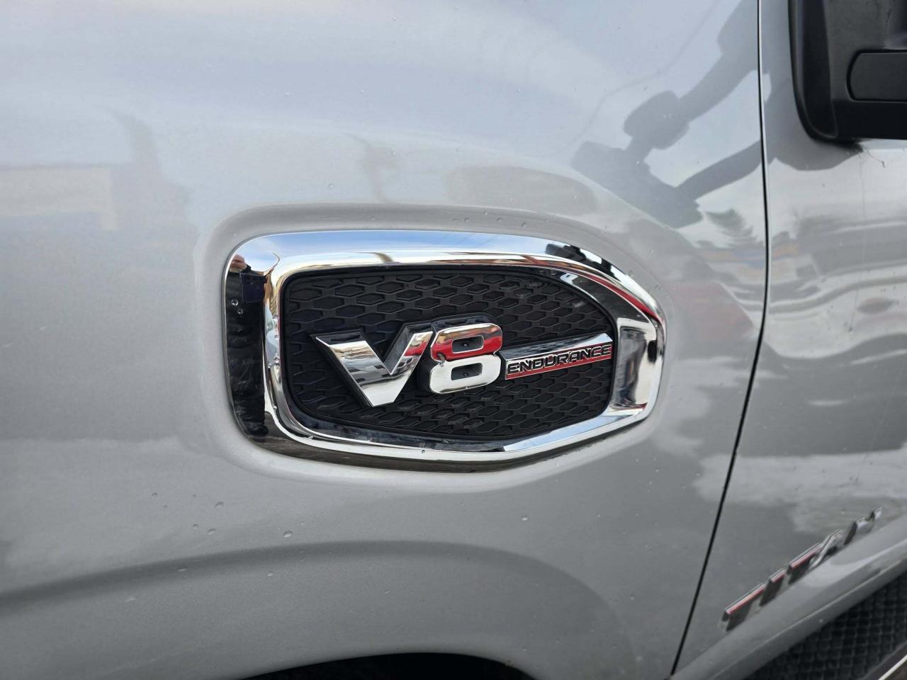 2017 Nissan Titan 4WD Crew Cab SV Photo