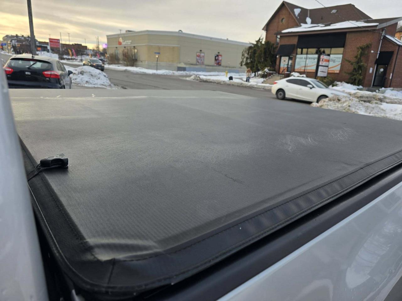 2017 Nissan Titan 4WD Crew Cab SV Photo