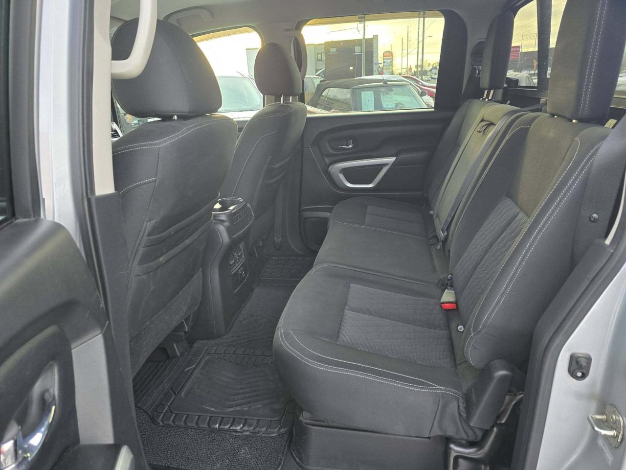 2017 Nissan Titan 4WD Crew Cab SV Photo