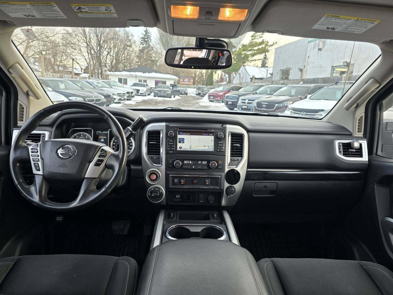 2017 Nissan Titan 4WD Crew Cab SV Photo