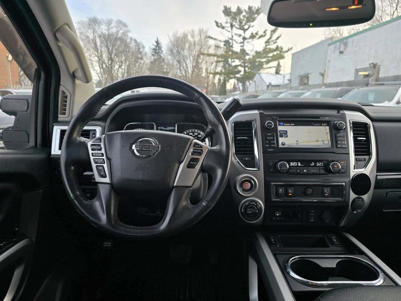 2017 Nissan Titan 4WD Crew Cab SV Photo