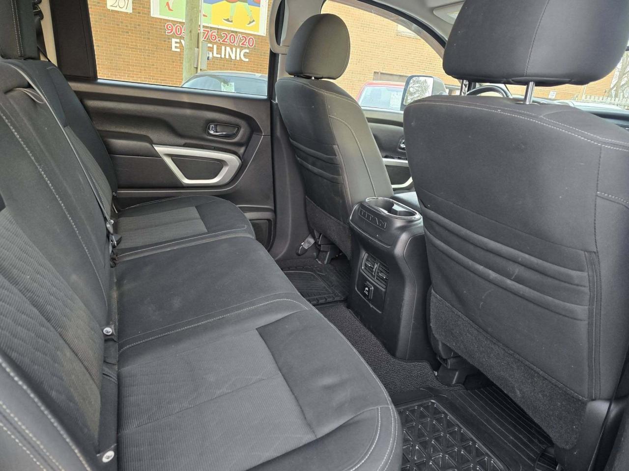 2017 Nissan Titan 4WD Crew Cab SV Photo