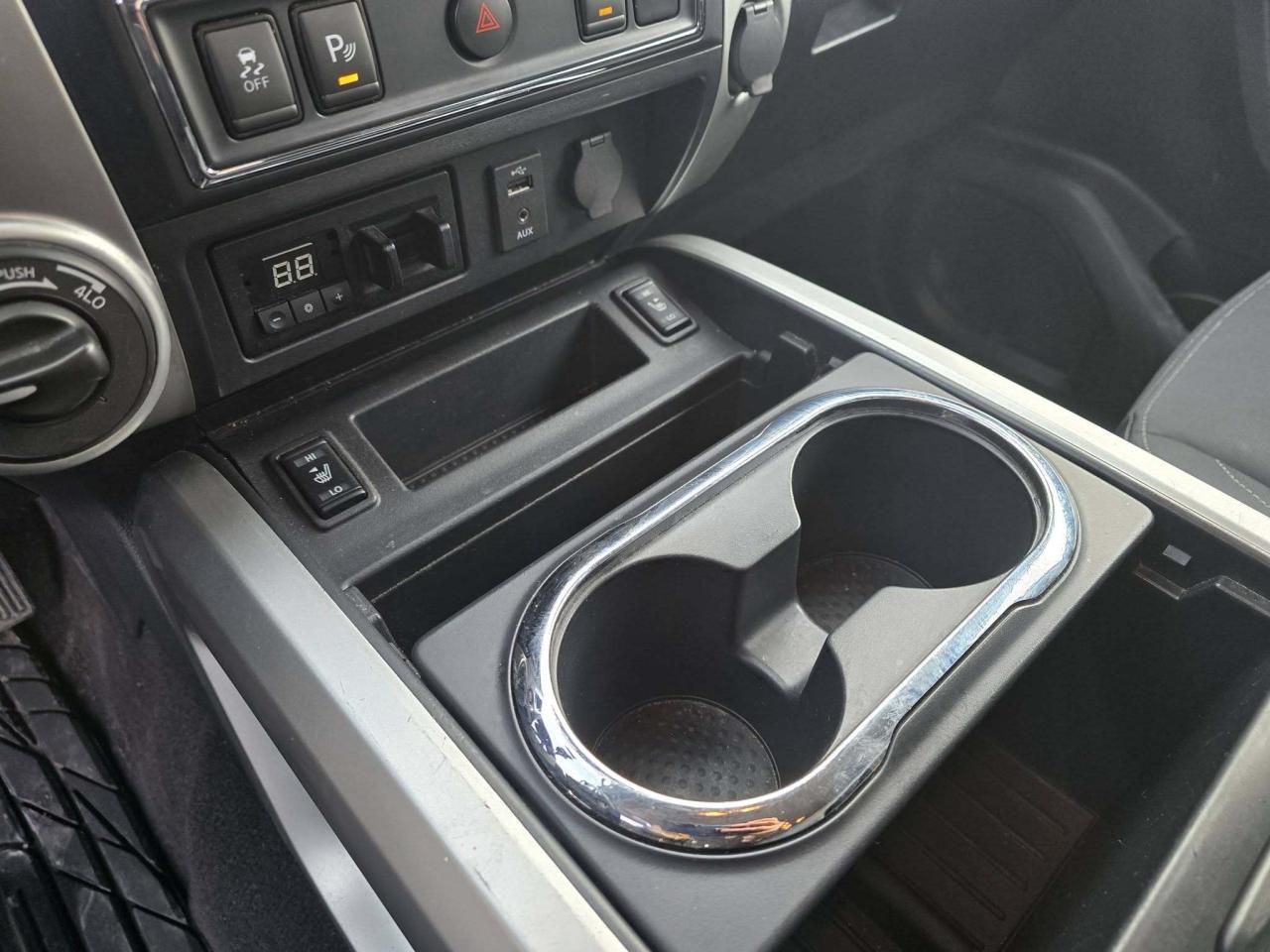 2017 Nissan Titan 4WD Crew Cab SV Photo