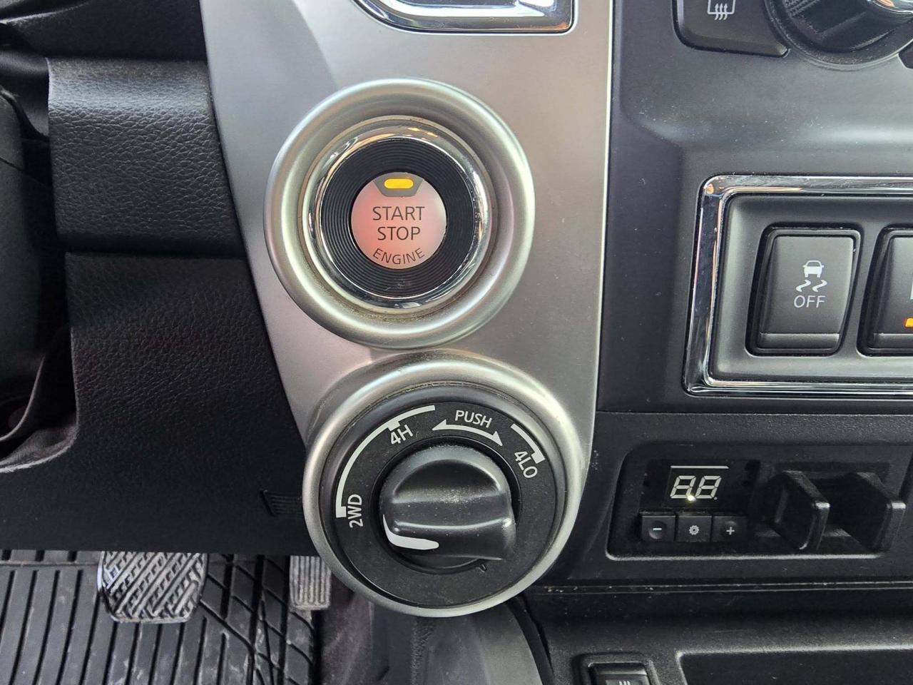 2017 Nissan Titan 4WD Crew Cab SV Photo