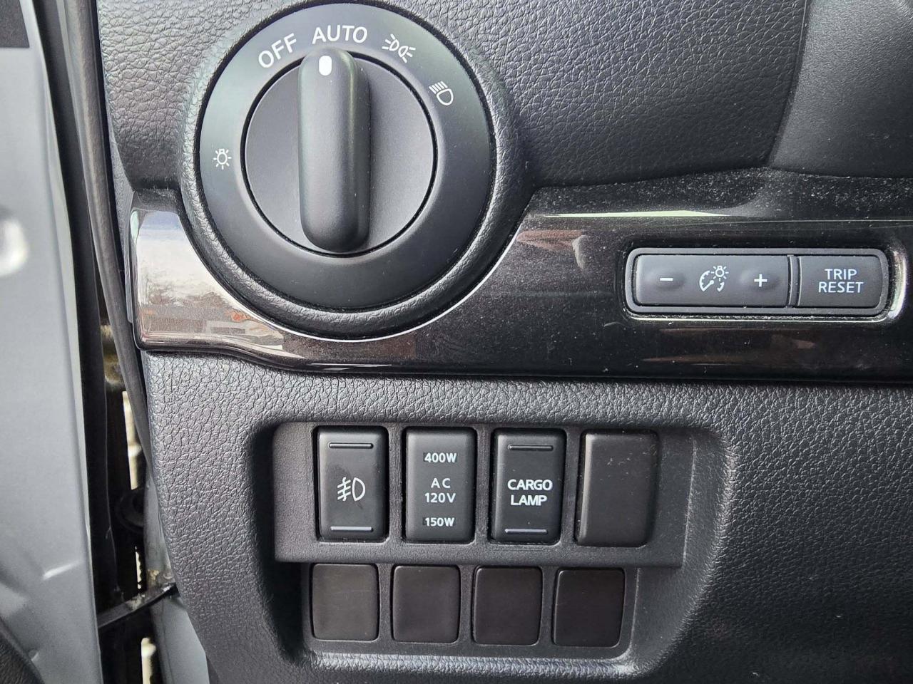 2017 Nissan Titan 4WD Crew Cab SV Photo