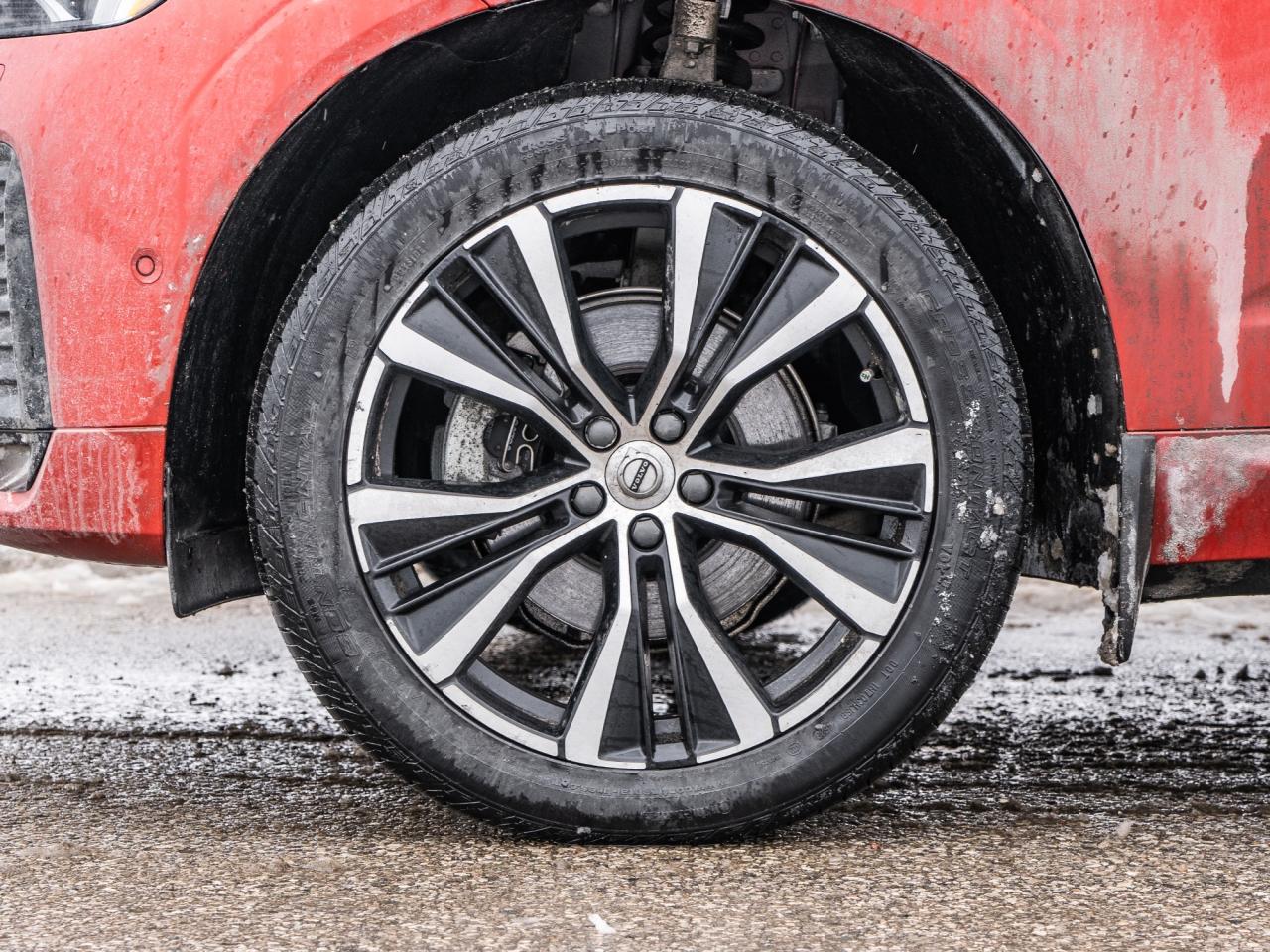 2024 Volvo XC60 B5 AWD Plus Dark Theme Photo