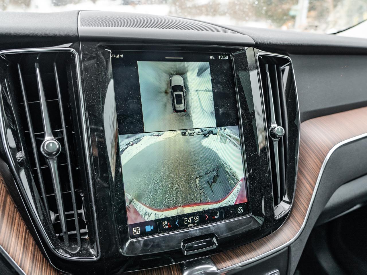 2024 Volvo XC60 B5 AWD Plus Dark Theme Photo