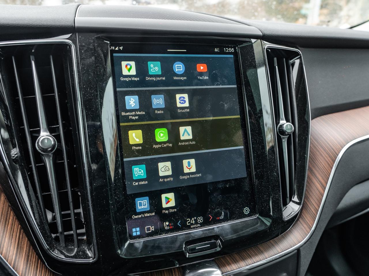 2024 Volvo XC60 B5 AWD Plus Dark Theme Photo