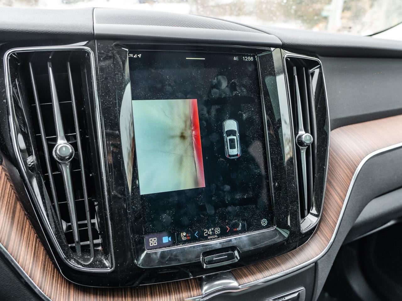 2024 Volvo XC60 B5 AWD Plus Dark Theme Photo