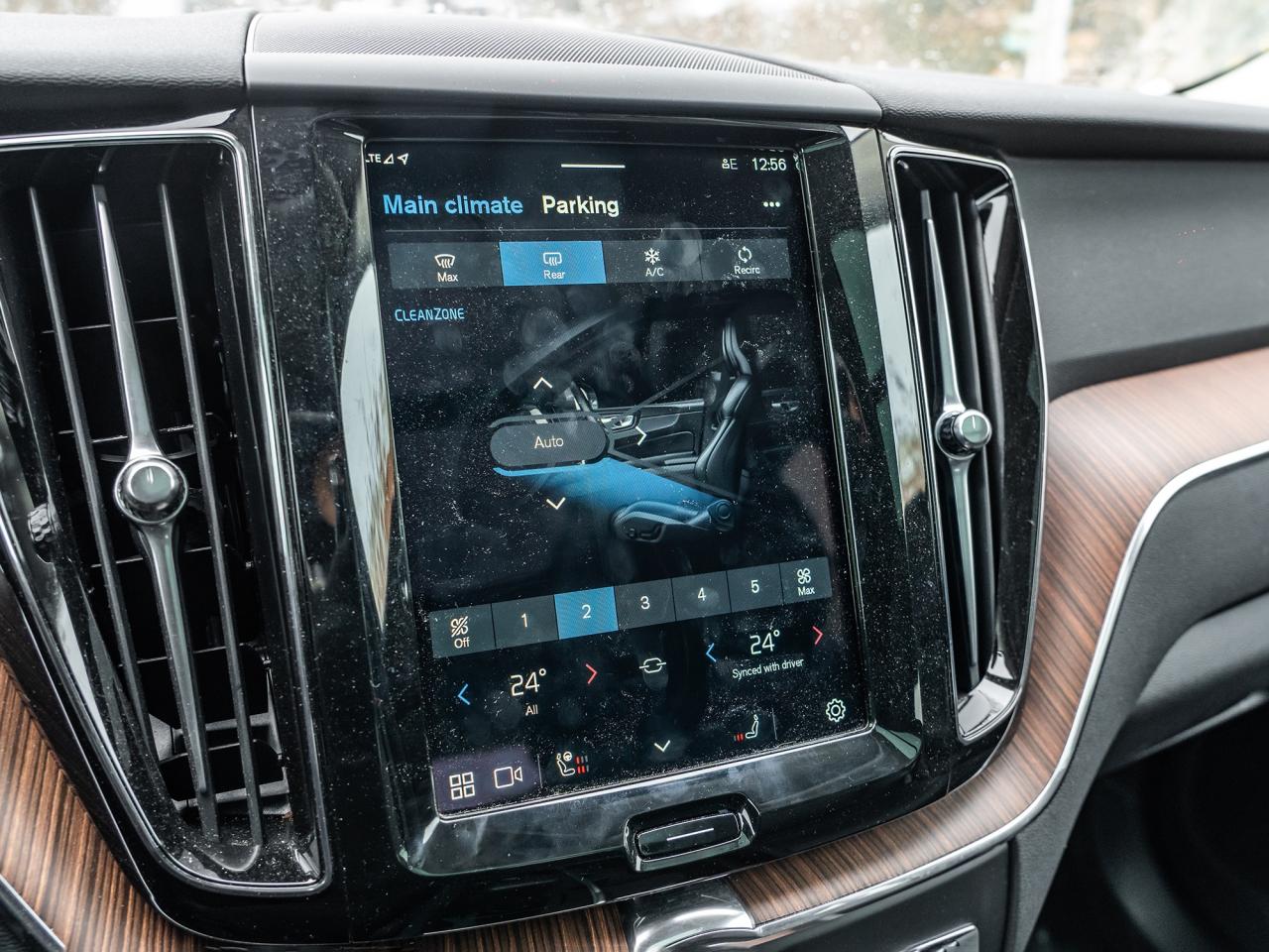 2024 Volvo XC60 B5 AWD Plus Dark Theme Photo