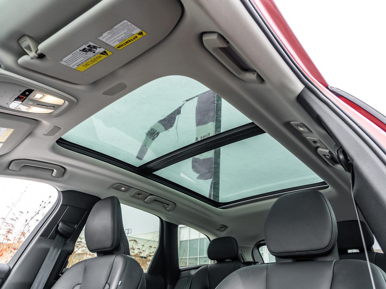 2024 Volvo XC60 B5 AWD Plus Dark Theme Photo