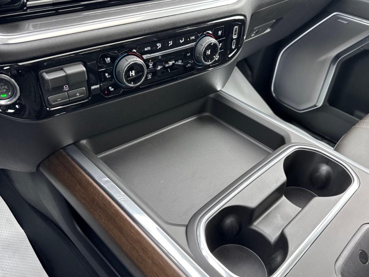 2026 Chevrolet SILVERADO 2500HD 4WD Crew Cab Standard Box High Country Photo