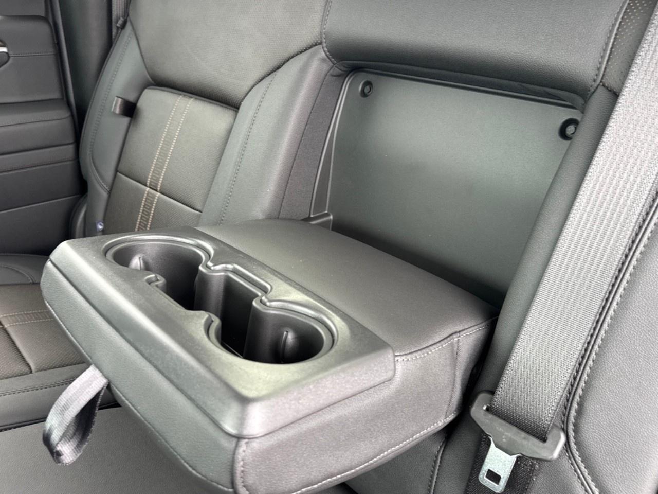 2026 Chevrolet SILVERADO 2500HD 4WD Crew Cab Standard Box High Country Photo