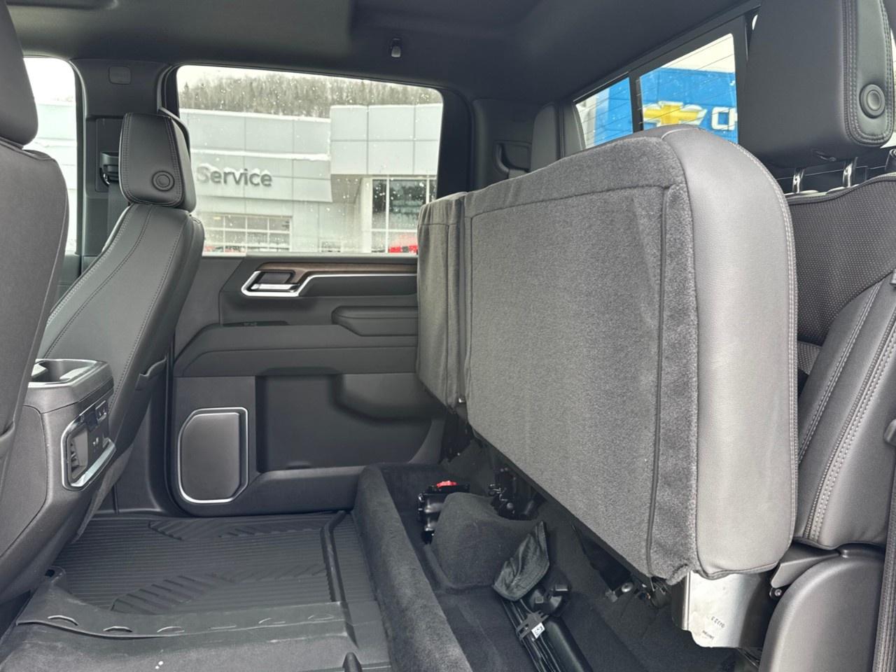 2026 Chevrolet SILVERADO 2500HD 4WD Crew Cab Standard Box High Country Photo