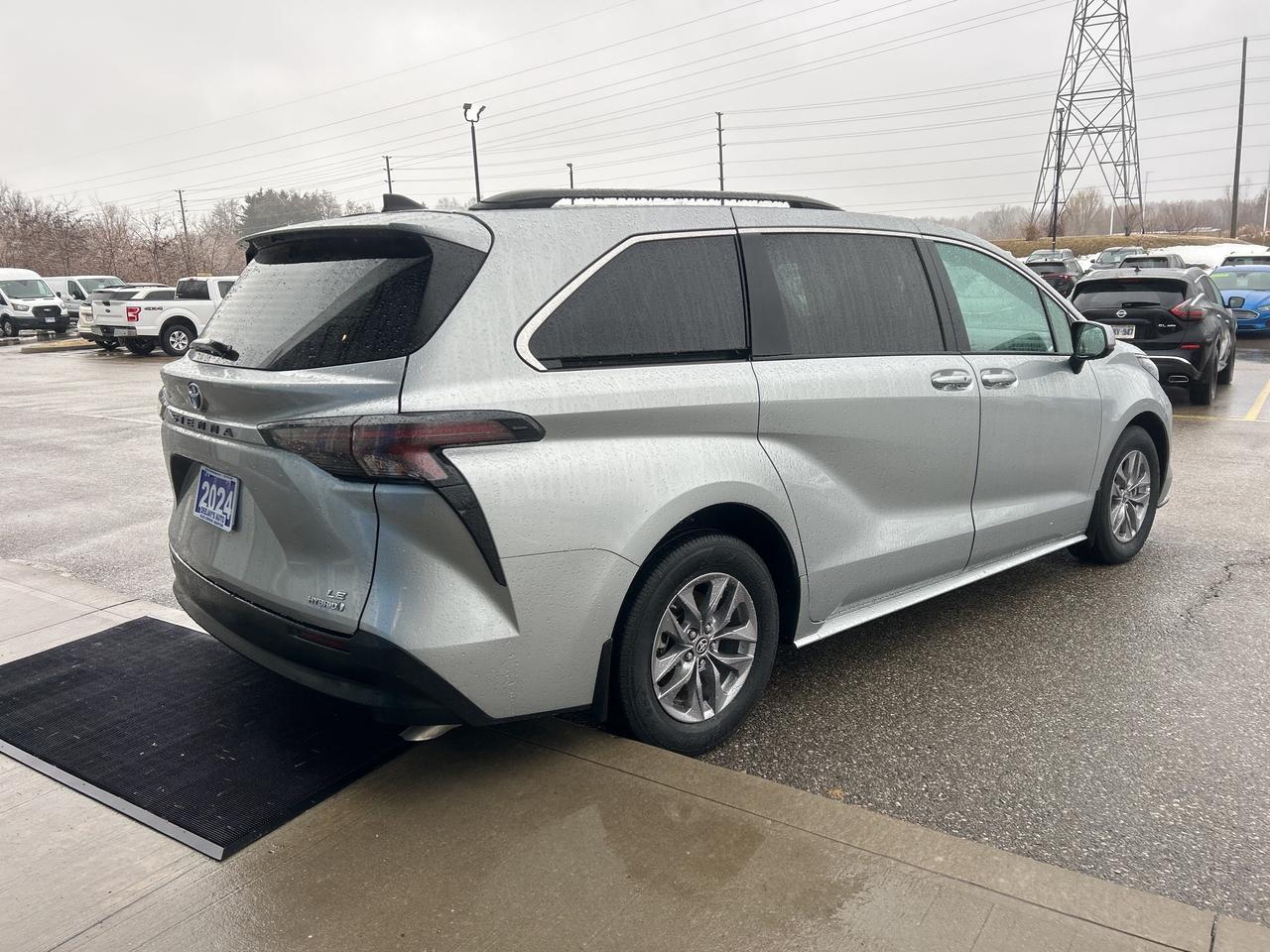 2024 Toyota Sienna LE Hybrid   Clean Carfax   One Owner Photo