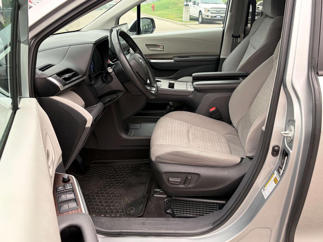 2024 Toyota Sienna LE Hybrid FWD   Factory Warranty   Clean Carfax Photo