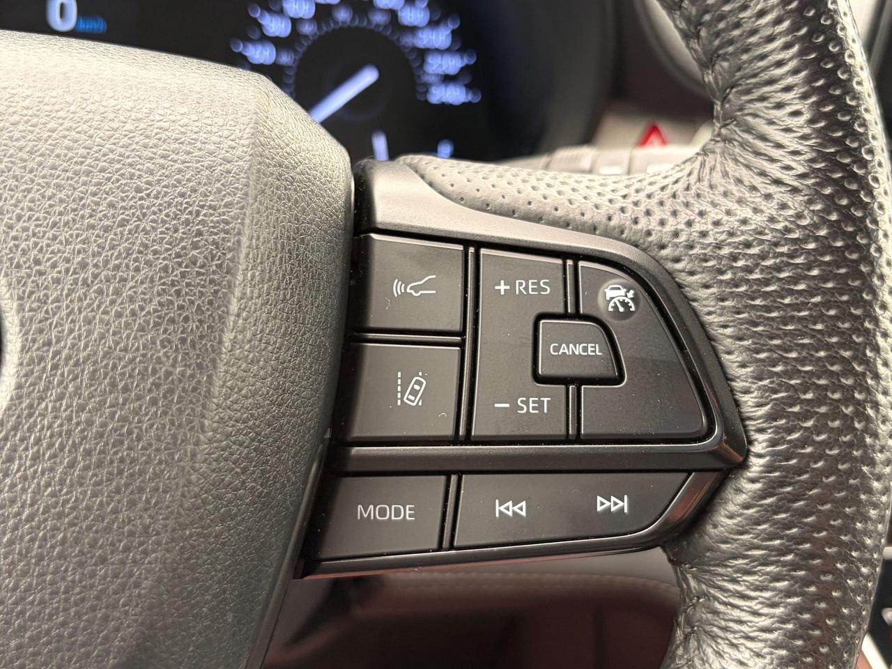 2024 Toyota Sienna LE Hybrid FWD   Factory Warranty   Clean Carfax Photo