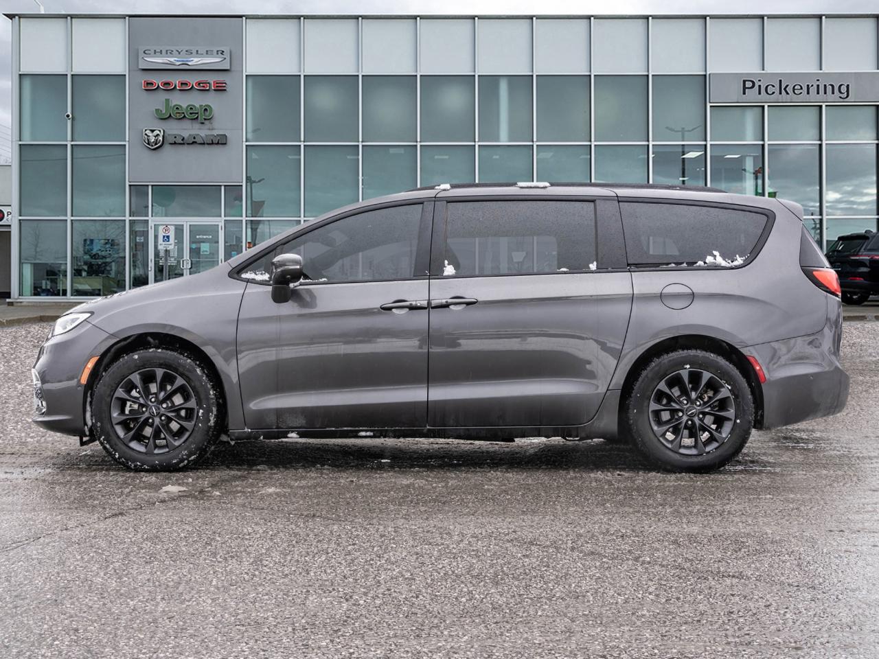 2022 Chrysler Pacifica Touring L FWD Photo