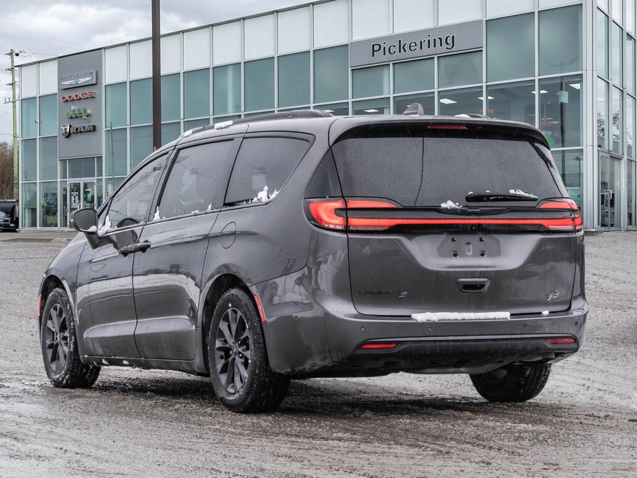 2022 Chrysler Pacifica Touring L FWD Photo