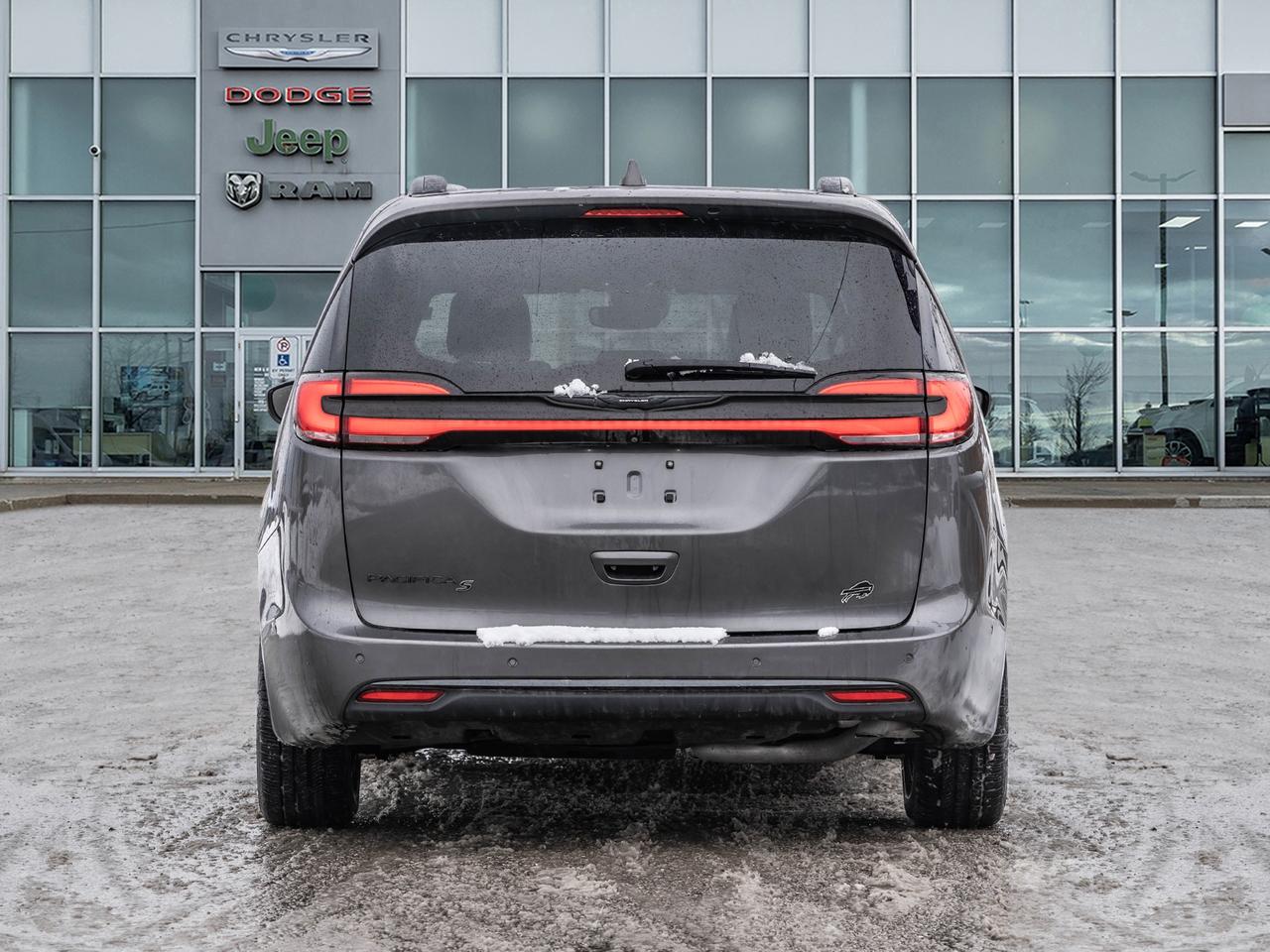 2022 Chrysler Pacifica Touring L FWD Photo