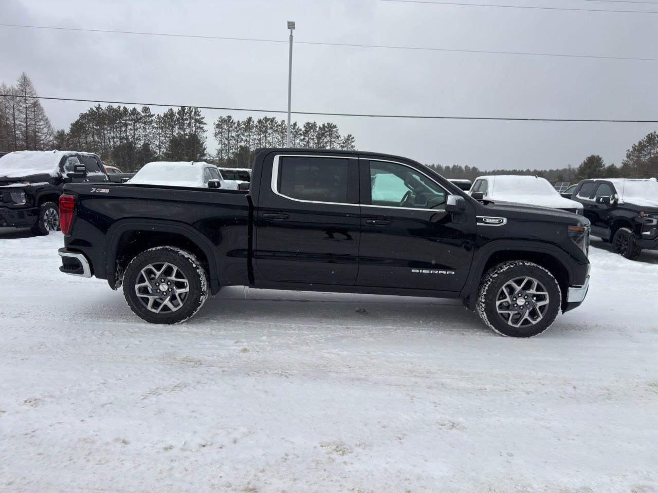 2026 GMC Sierra 1500 Crew Cab Short Box 4-Wheel Drive SLE Photo3