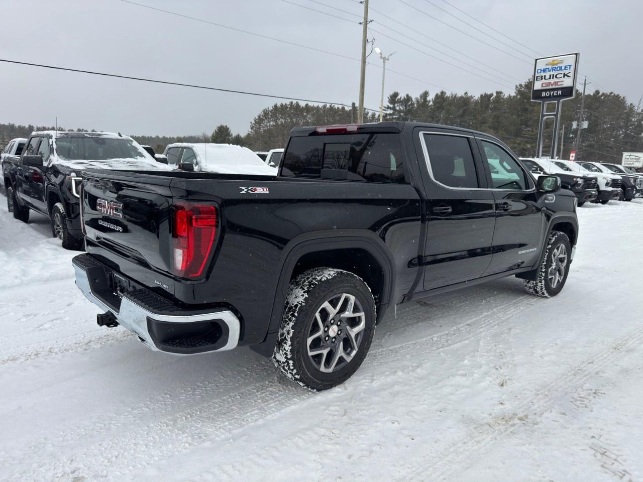 2026 GMC Sierra 1500 Crew Cab Short Box 4-Wheel Drive SLE Photo