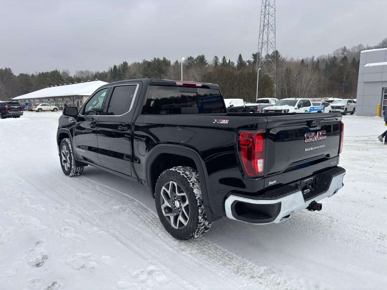 2026 GMC Sierra 1500 Crew Cab Short Box 4-Wheel Drive SLE Photo