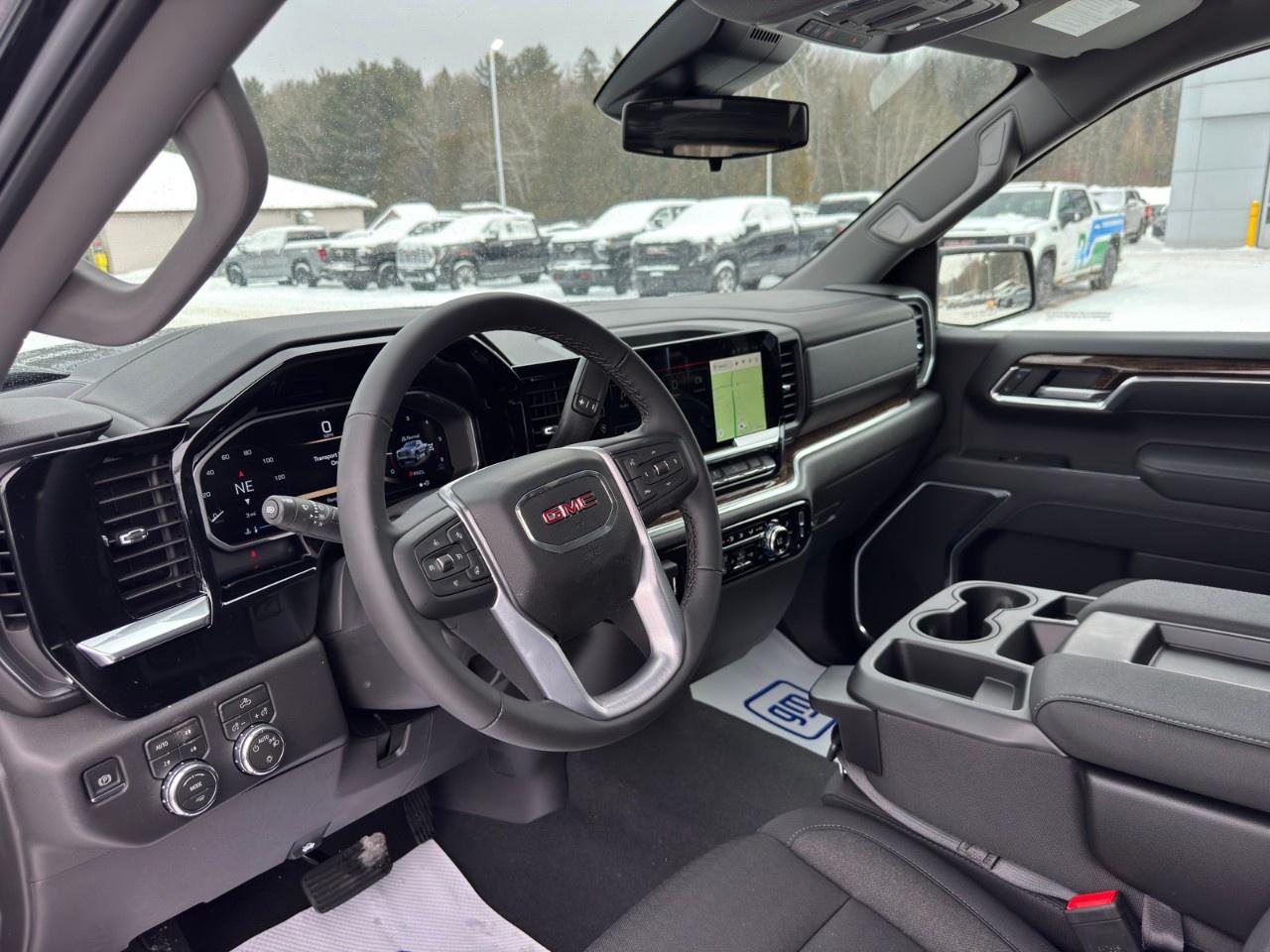 2026 GMC Sierra 1500 Crew Cab Short Box 4-Wheel Drive SLE Photo