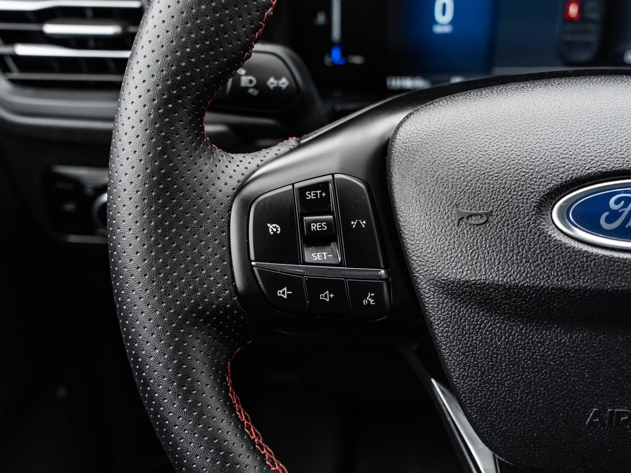 2025 Ford Escape ST-Line Select AWD Photo