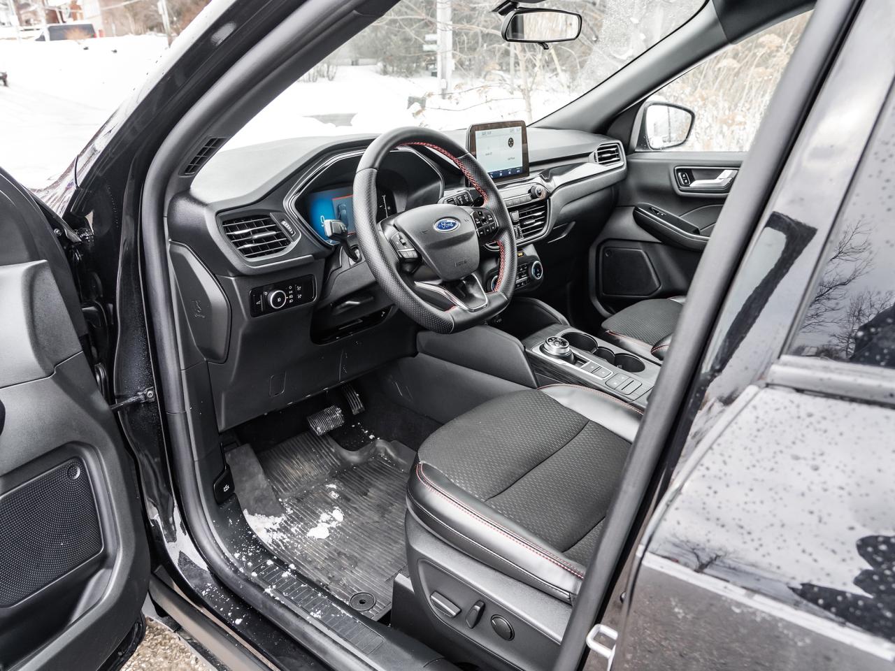 2025 Ford Escape ST-Line Select AWD Photo