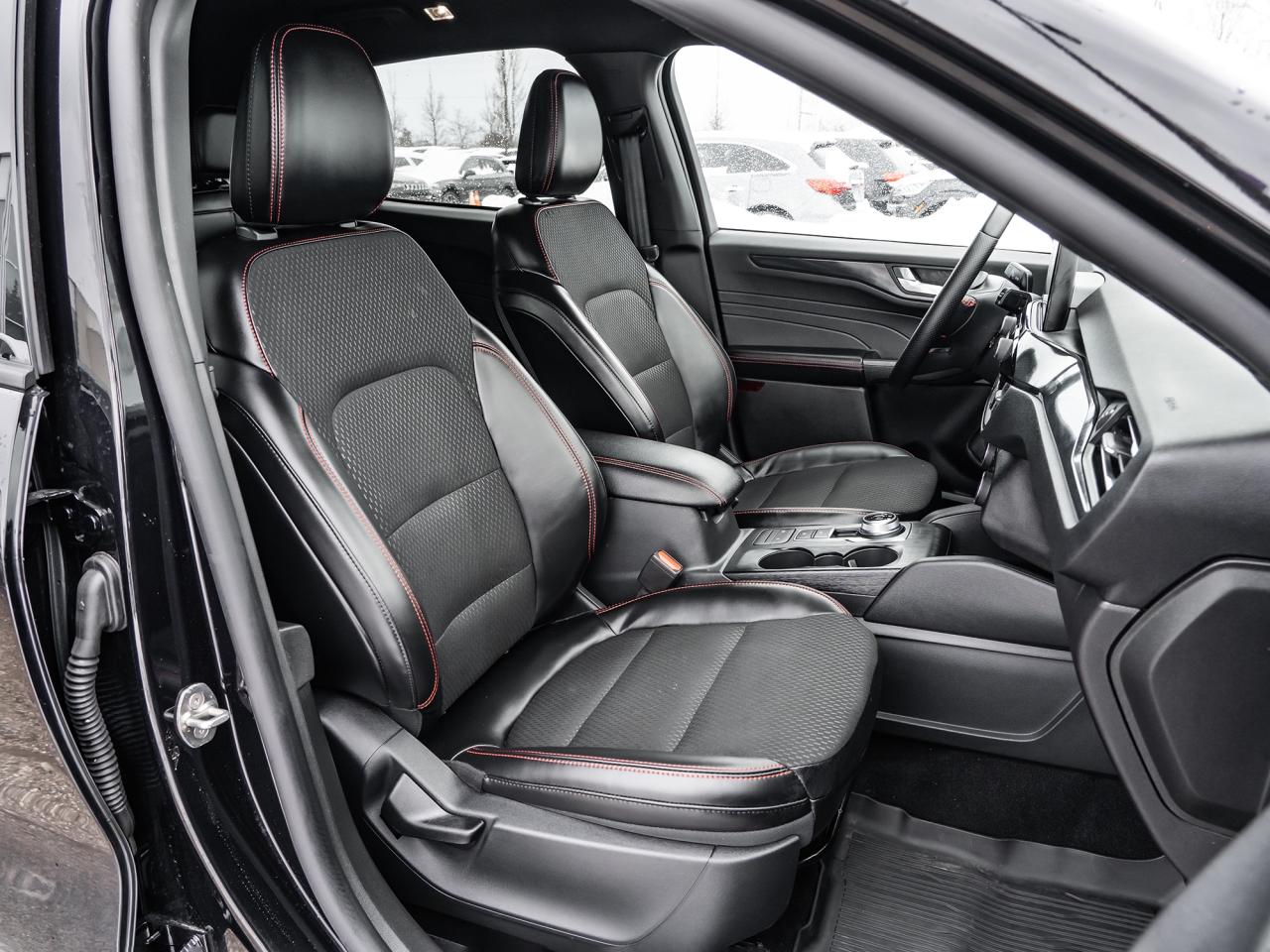 2025 Ford Escape ST-Line Select AWD Photo